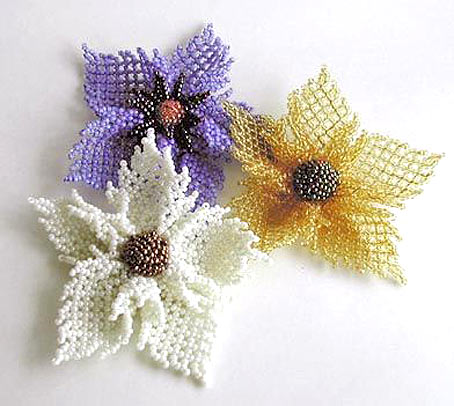 Большое разнообразие схем цветов из бисера, Цветы изготовленные из бисера с подробной схемой плетения бисером.