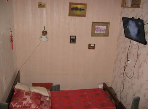 Маленькая спальня в проходной комнате